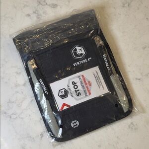 NWT Venture 4th Black RFID Travel Neck Pouch